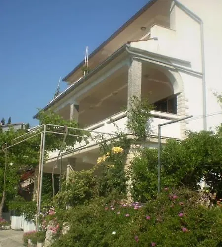 In With Sea View, Balcony, Wifi Apartman Palit